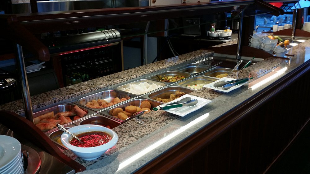 Varme retter i Sakuras buffet